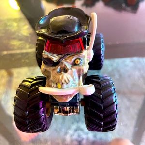 Hot Wheels Monster Jam Pirate’s Curse Monster Truck